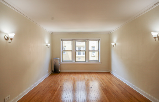1623 W LUNT