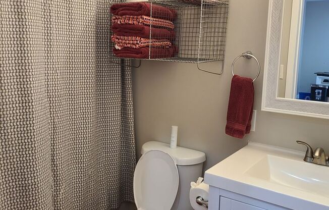 2 bed 1 bath "fully furnished" monthly ADU rental.