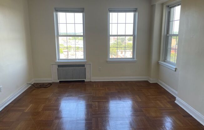 1 bed, 1 bath, 768 sqft, $1,510, Unit Royal York 211