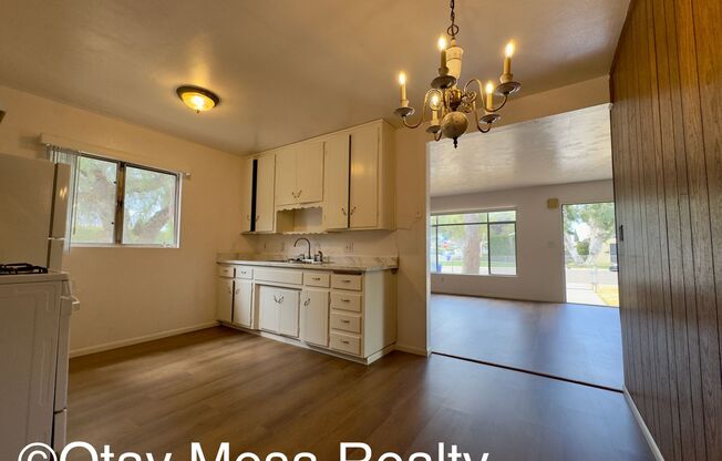 Charming 3-Bedroom Home with Expansive Outdoor Space