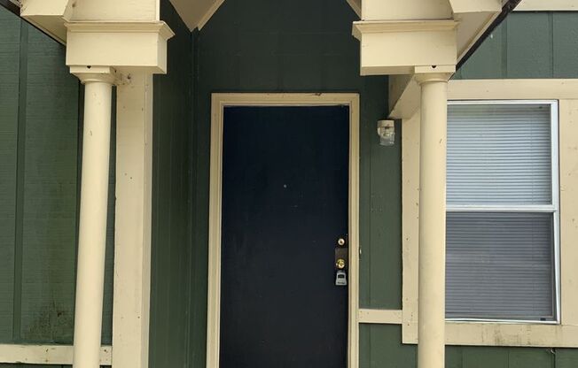 2 bedroom 1 1/2 bath townhouse