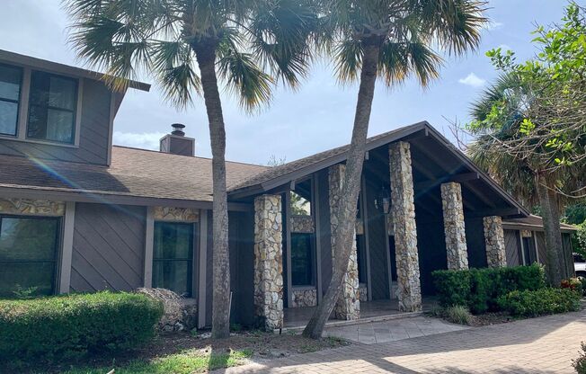Altamonte 3 Bedroom, 3 Bath Home with Lake access & A pool!