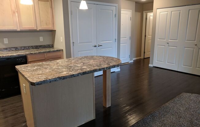 2 beds, 2 baths, 1,011 sqft, $1,255, Unit 2320-205