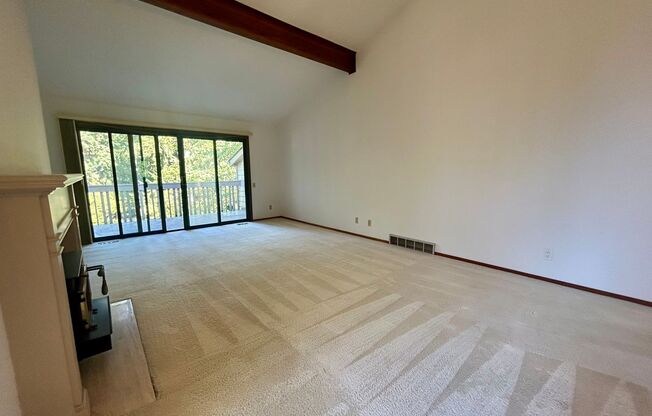 Spacious 2 Bedroom Condo Unit in North Seattle