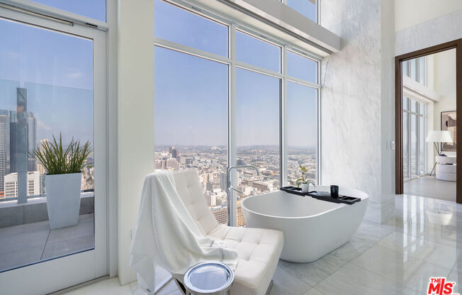 6 beds, 9.5 baths, 19,313 sqft, $80,000, Unit PH