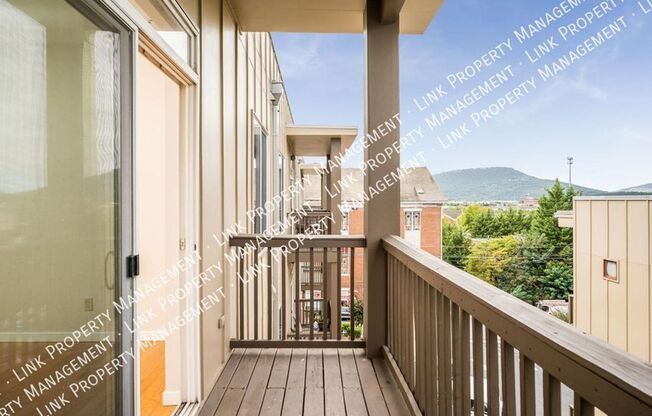 2 beds, 1 bath, $1,400, Unit APARTMENT 305