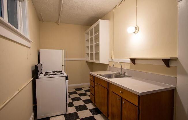 1 bed, 1 bath, $1,145, Unit 15