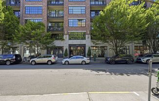 Gorgeous Loft in the Heart of The Pearl w/Secure Parking Included!