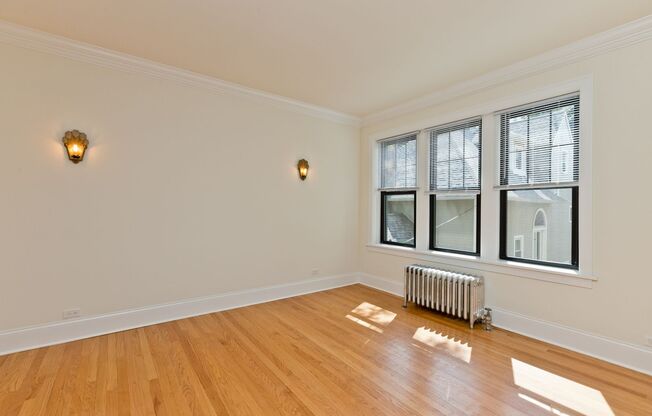 One Bedroom Apartment with In Unit Washer/Dryer