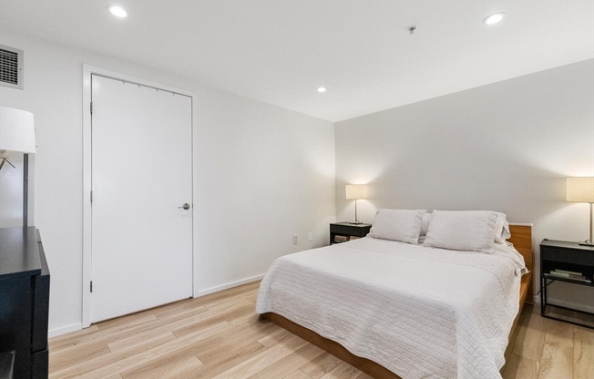 2 beds, 1.5 baths, 1,056 sqft, $4,200, Unit 520