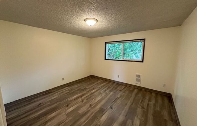 2 beds, 1 bath, 700 sqft, $1,475, Unit 8