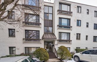 Professionally Managed, 2 Bedroom Corner Unit // Glover Park // Parking Included