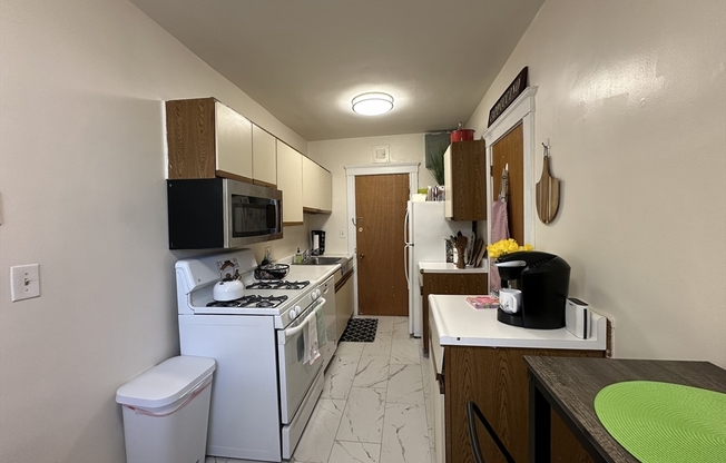 15 GOVERNORS AVE