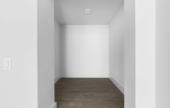 Studio, 1 bath, 303 sqft, $1,461, Unit 408