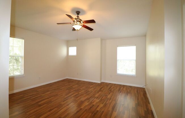 3/2.5/2 Town Home in gated community with public pool!