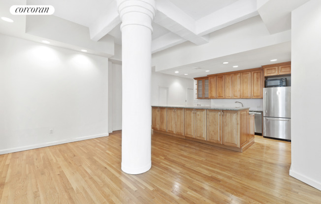 130 E 12 ST