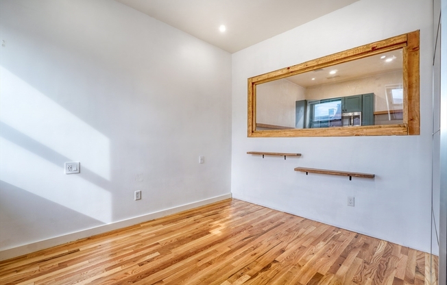 Studio, 1 bath, 670 sqft, $2,100, Unit 13