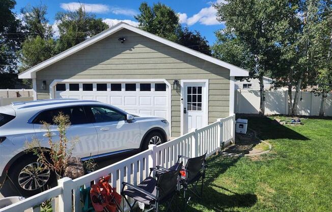Beautiful 5 bedroom home- Now accepting dogs!