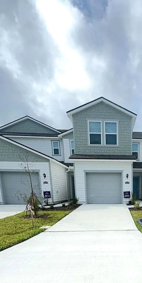 3 BR/ 2.5BA - BRAND NEW TOWNHOME - Landings At Pecan Park **Reduced Rental Rate For 18-Month Term**