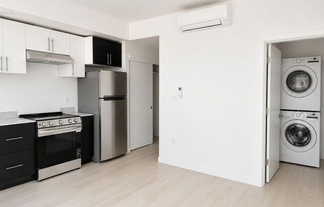 Studio, 1 bath, 422 sqft, $1,550, Unit Unit 304