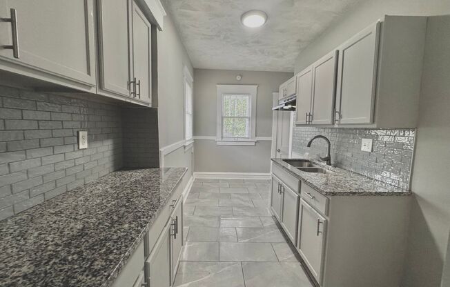 Recently Renovated 3BD/2BA House in KCMO