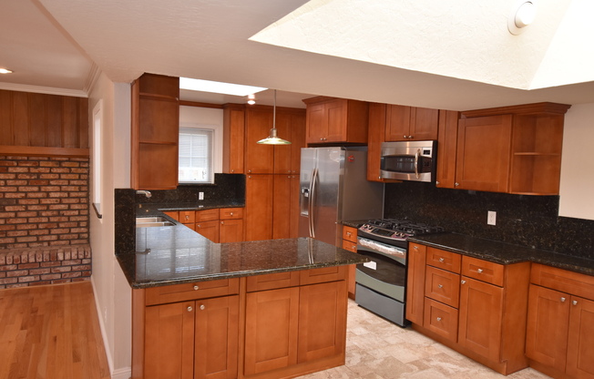 3 beds, 2 baths, $4,595