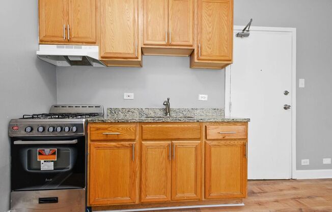 Studio, 1 bath, 270 sqft, $995, Unit 304