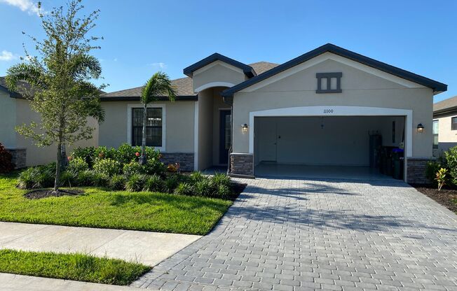 11100 Balfour St - Lakefront home