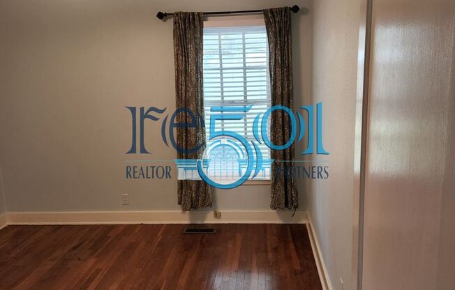 2 beds, 1 bath, $1,300