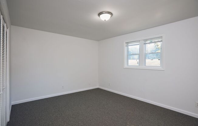 2 beds, 1 bath, $1,050, Unit 2157 Lenox Rd B2