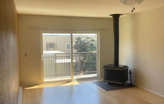 Sunny 1 bedroom, 1 bath Condo in Sandpoint!