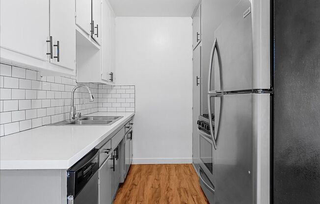 6110 CAHUENGA BLVD