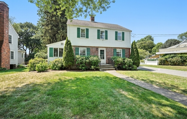 40 FAIRWAY DR