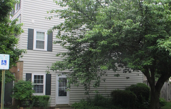Beautiful 2 Bedroom Condo in Gaithersburg!