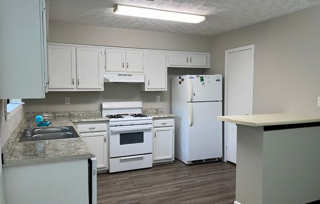 Secluded but Centrally Located 3 Bed/2 Bath Ranch!