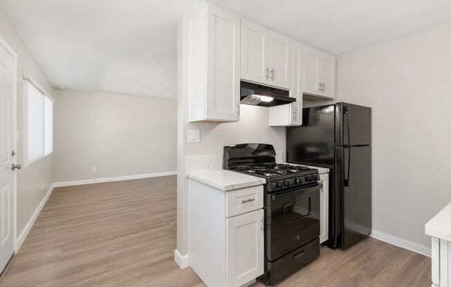 2 beds, 1 bath, 738 sqft, $2,595, Unit Unit 30