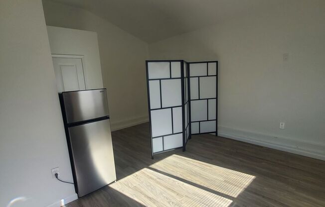 Studio, 1 bath, $2,100