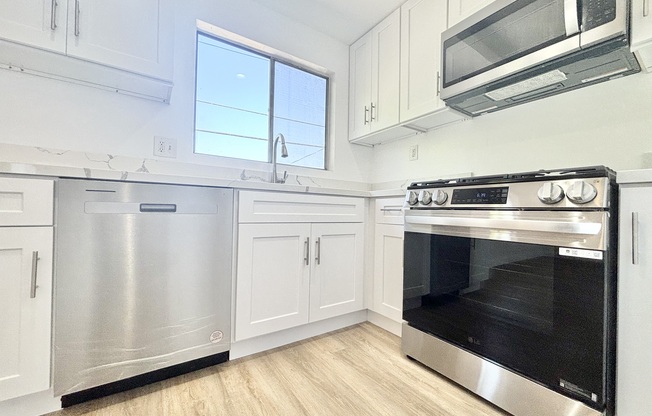 6337 WHITSETT AVE