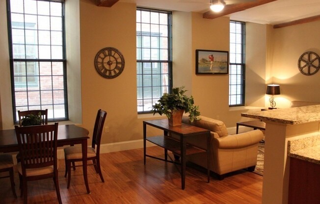 2 beds, 1 bath, 823 sqft, $2,150, Unit A-411