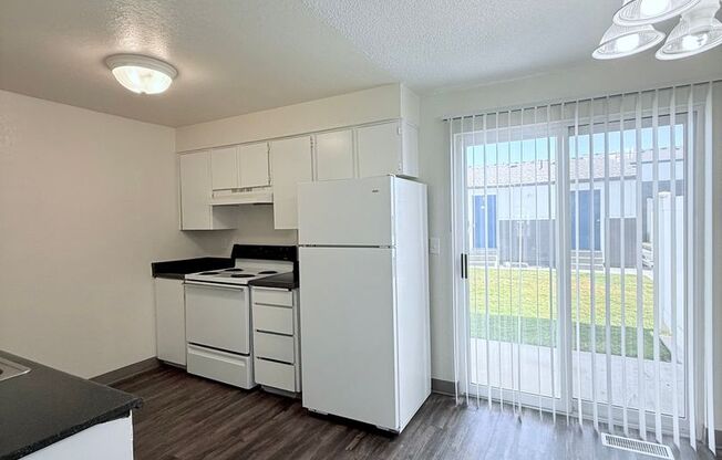 2 beds, 1.5 baths, 942 sqft, $1,325, Unit 4321B02