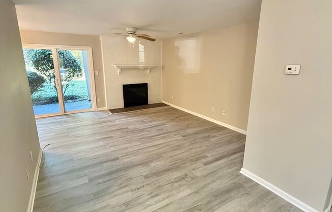 South Charlotte 2 Bedroom Garden Unit, Immediate move in!