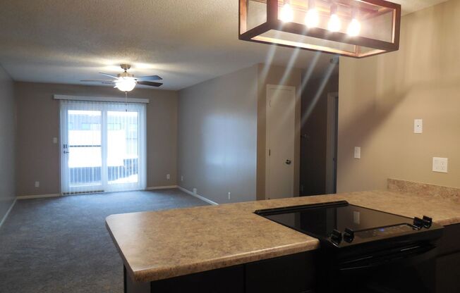 2 beds, 2 baths, 925 sqft, $1,089, Unit 120-04