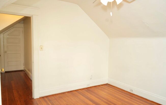 1 bed, 1 bath, $1,050, Unit Apt #4