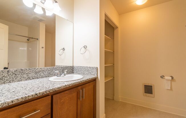 2424 N Vancouver