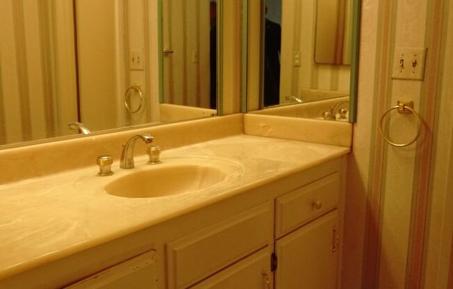 3 beds, 2 baths, $1,560.95, Unit # 225
