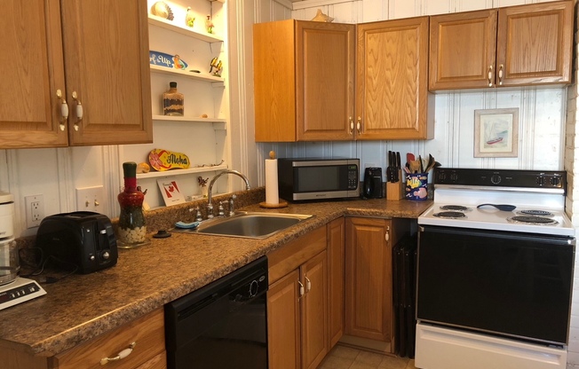 1300 Cypress Ave SN OA VR