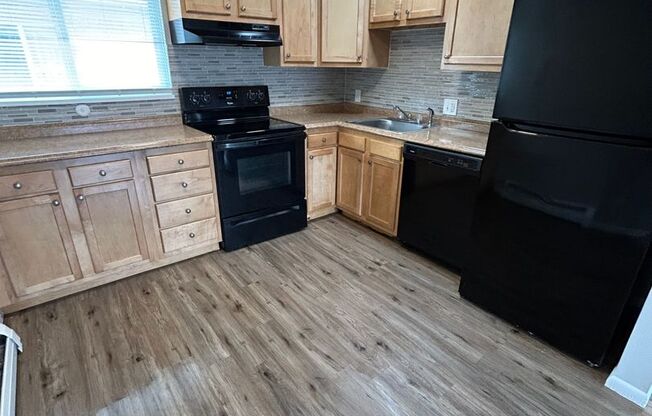 4226-4228 Forrest Hill