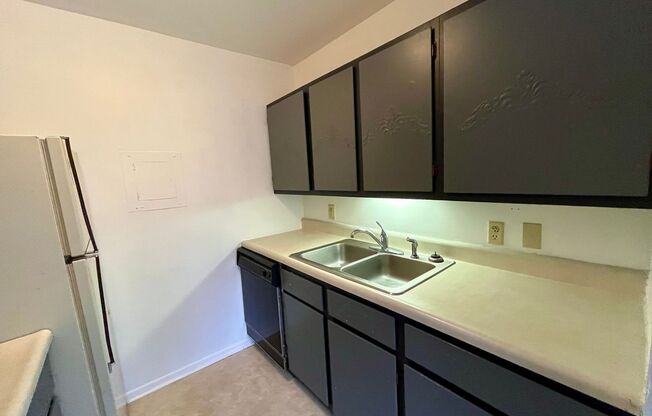 1 bed, 1 bath, 500 sqft, $650, Unit #15