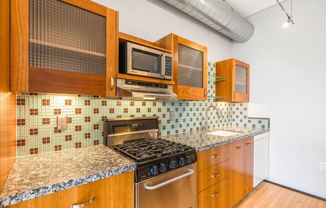 Studio, 1 bath, $2,100