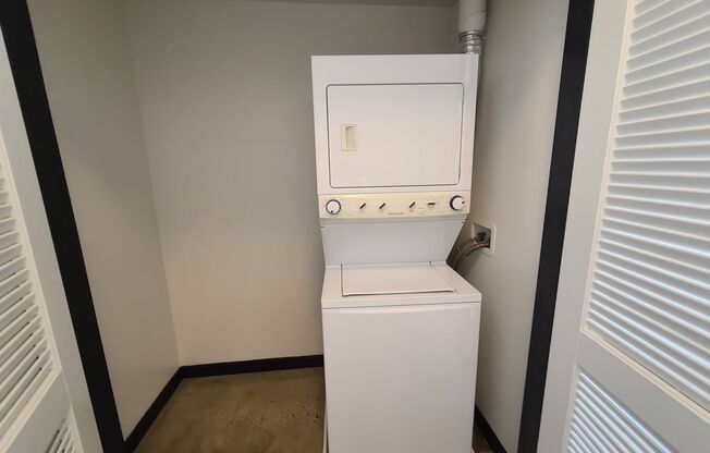 Studio, 1 bath, 630 sqft, $2,330, Unit 0502